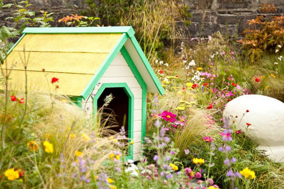 OUTDOOR DOG & PUPPY HOUSES