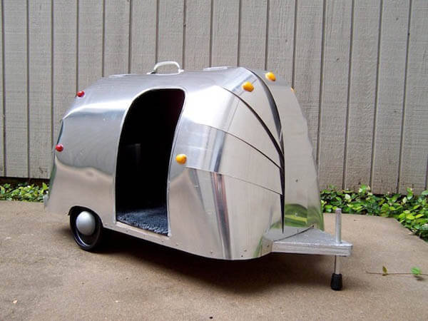Airstream Doghouse - BEST OUTDOOR DOG & PUPPY HOUSES, KENNELS, CAGES, CRATES, IGLOOS, HOMEMADE AND DIY DOGHOUSES