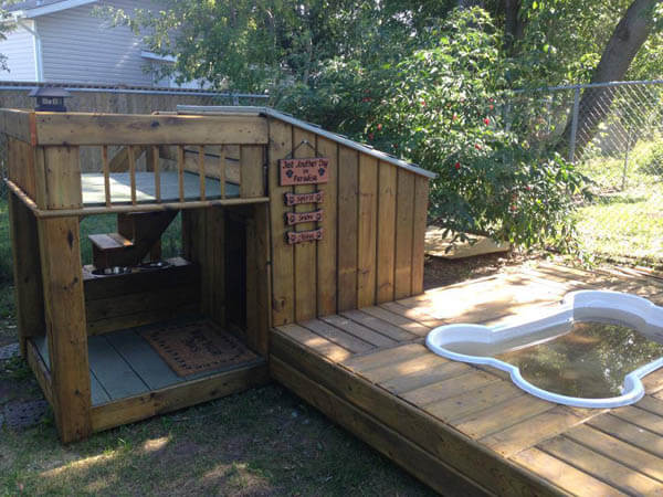 Wooden Outdoor Doghouse - BEST OUTDOOR DOG & PUPPY HOUSES, KENNELS, CAGES, CRATES, IGLOOS, HOMEMADE AND DIY DOGHOUSES